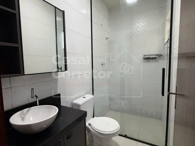 Imagem 3: Casa Baixa com 2 Quartos e Passagem Lateral