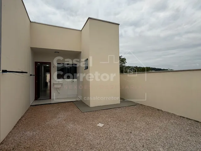 Imagem 2: Casa Baixa com 2 Quartos e Passagem Lateral