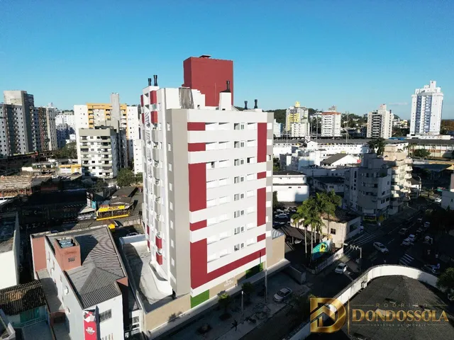Imagem: O apartamento possui 4 Dormitórios, 1 Suíte, 2 Banheiros,