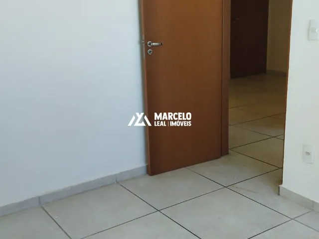 Imagem 6: Alugo, apto padrão de 2º andar com 2/4 e armários na cozinha em condomínio com