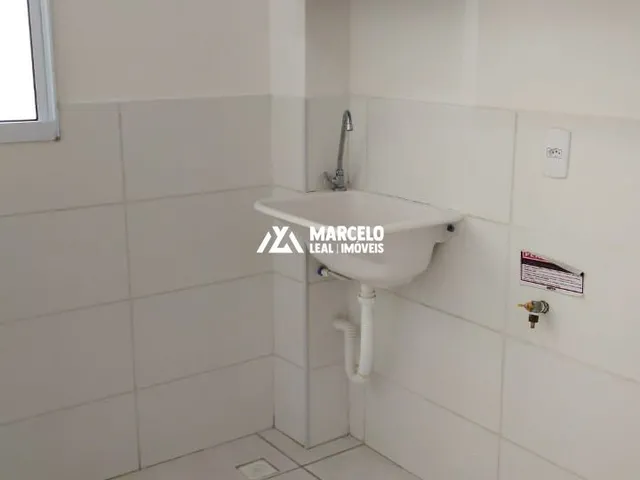 Imagem 5: Alugo, apto padrão de 2º andar com 2/4 e armários na cozinha em condomínio com