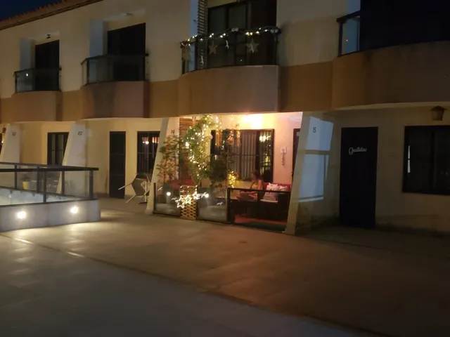 Imagem: A casa em condomínio possui 2 Dormitórios, 2 Suítes, 3