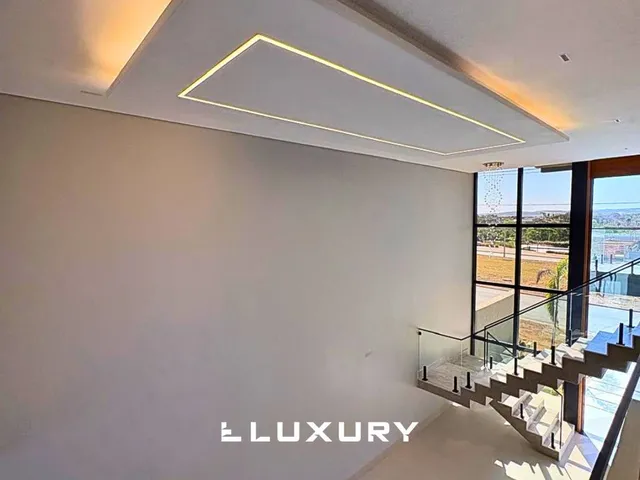 Imagem 3: Sobrado Alto Padrão com 4 Quartos e Piscina no Condomínio Entrelagos