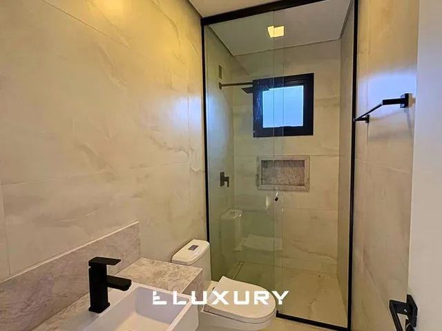 Imagem 5: Sobrado Alto Padrão com 4 Quartos e Piscina no Condomínio Entrelagos