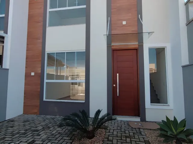 Imagem: Sobrado à venda no bairro Meia Praia