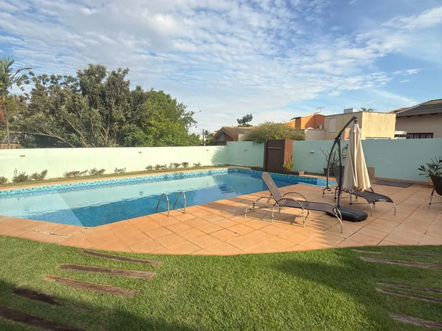 Imagem: Casa de Luxo em Condomínio à Venda em