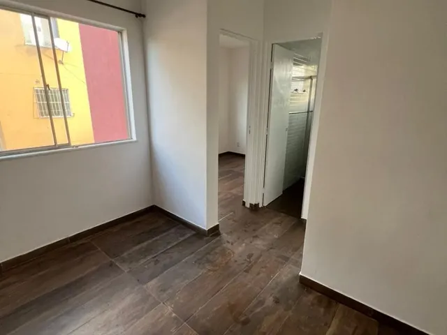 Imagem: O apartamento possui 2 Dormitórios, 1 Banheiro, 1 Vaga na