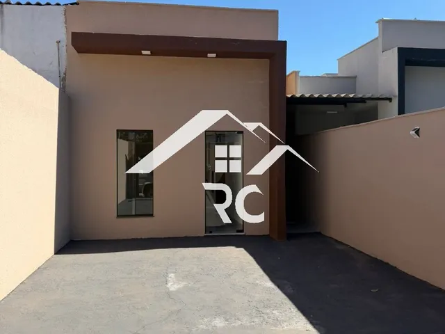 Imagem: A casa possui 3 Dormitórios, 1 Suíte e está localizado
