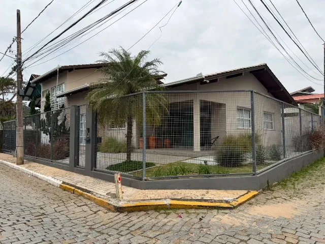 Imagem: Casa Próxima Ao Mar em Cabeçudas - Venda