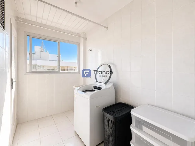 Imagem 2: Apartamento Mobiliado com Vista para o Mar no Centro de Guarapari, 2 Quartos, 2 Vagas