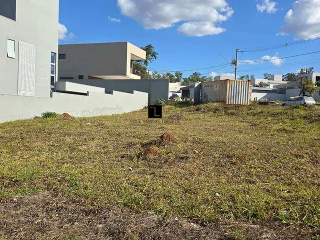 Imagem 3: Lote a venda no Condomínio Residencial Veredas Lote de esquina medindo 475 m²
