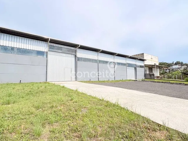Imagem: Galpão com 550m² e Pé direito duplo na