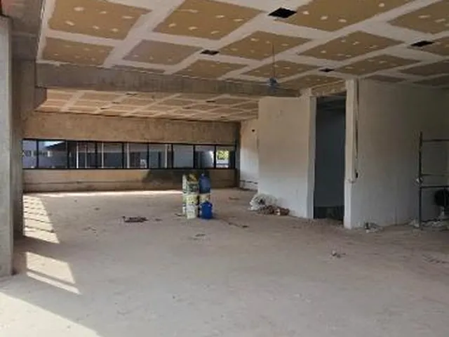 Imagem 2: Galpão para locação em Arujá com zoneamento ZUP1. Possui amplo estacionamento e