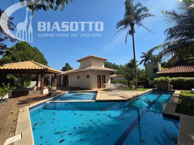 Imagem: A casa possui 3 Dormitórios, 1 Suíte, 3 Banheiros, 4