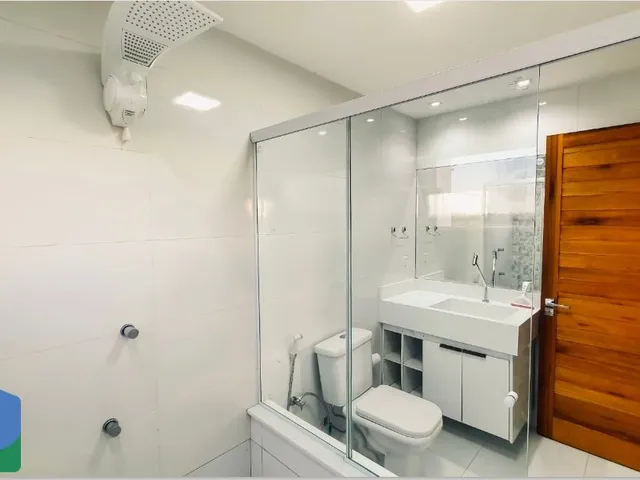 Imagem 10: Apartamento Decorado em Arembepe – Conforto, Modernidade com piscina e a poucos
