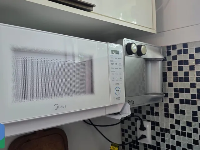 Imagem 3: Apartamento Decorado em Arembepe – Conforto, Modernidade com piscina e a poucos