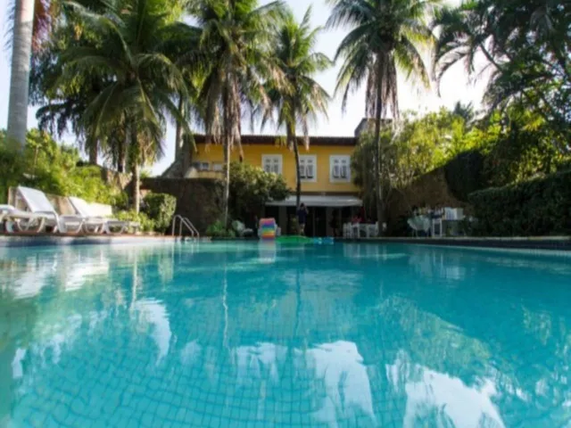Imagem 1: Casa 4 quartos (1 suite) terreno de 950m², com piscina. Condomínio com total