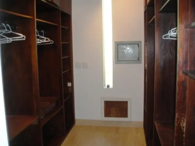 Imagem 3: Casa 4 quartos (1 suite) terreno de 950m², com piscina. Condomínio com total