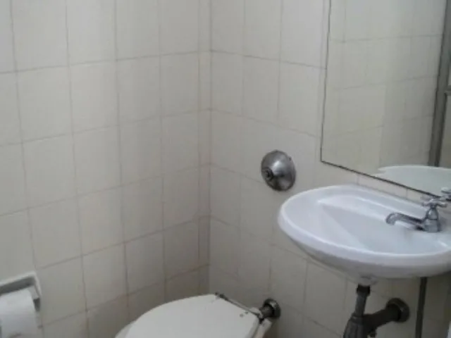 Imagem 2: Casa 4 quartos (1 suite) terreno de 950m², com piscina. Condomínio com total