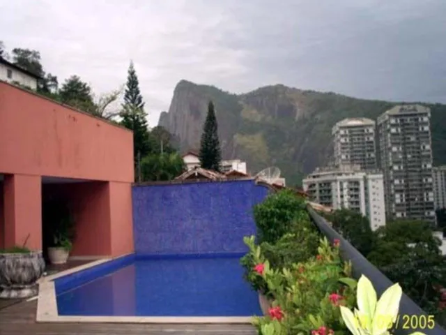 Imagem: Casa Triplex com 7 quartos, sendo 5 suítes