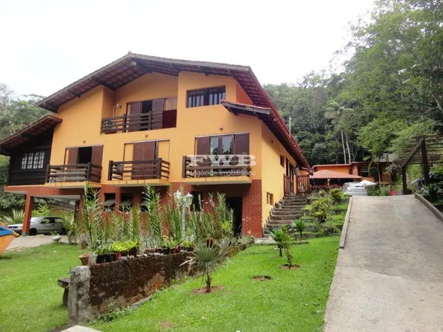 Imagem: Bela casa em condomínio,num belo jardim