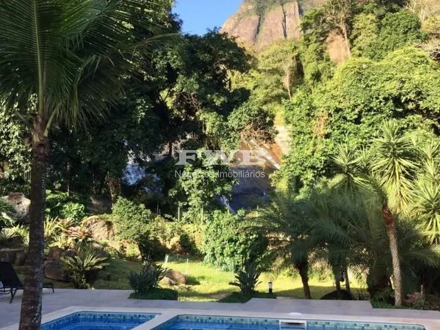 Imagem 2: Linda casa no Itanhanga com cachoeira privativa! Total de 4 Suites, piscina, reformada