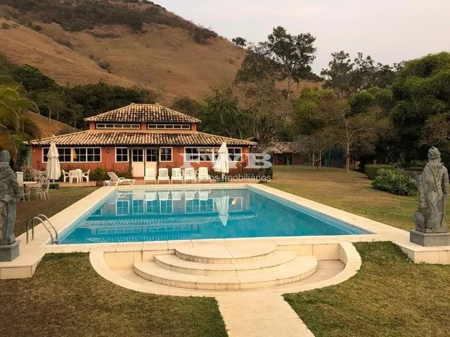 Imagem: A fazenda possui 9 Dormitórios, 9 Suítes, 13 Banheiros, 4