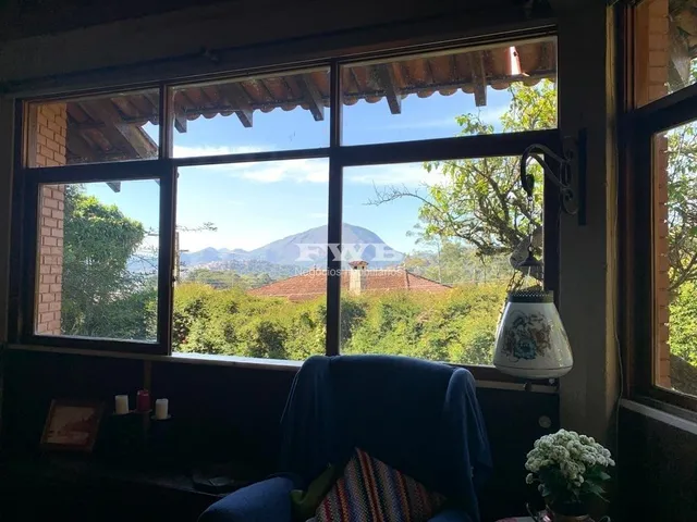 Imagem: Em estilo Europeu, charmosa casa na Serra,em