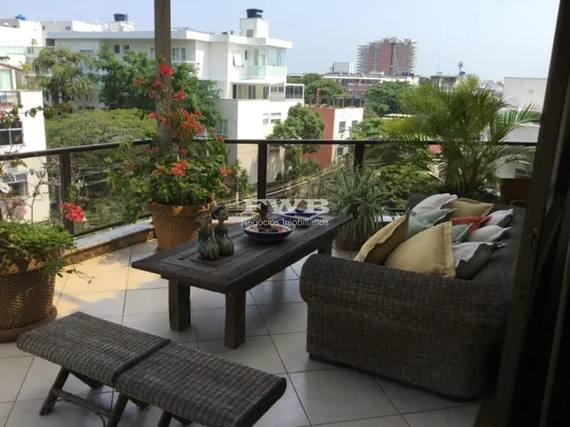 Imagem: Cobertura duplex com piscina em rua calma
