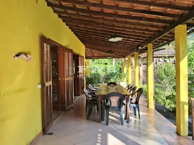 Imagem: Linda casa à venda! Localizada em um bairro
