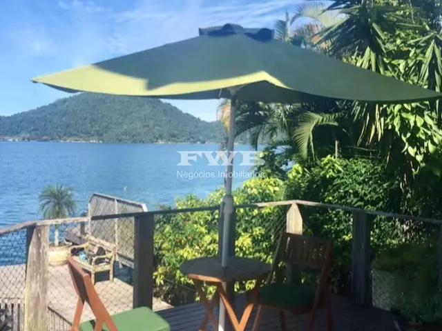 Imagem 2: Maravilhosa casa de condomínio frente mar em Angra dos Reis. Composta por 3 quartos