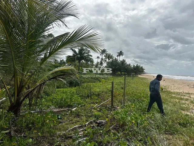 Imagem 2: Explore o potencial de investimento em um terreno de 9.416,06 m² na deslumbrante