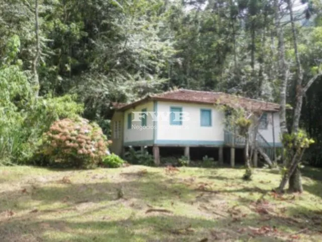 Imagem 4: Sítio com 50 hectares, equivalente a 500.000 m². Composto por casa principal, cabana