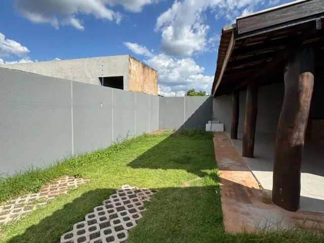 Imagem: Casa Térrea à Venda no Bairro Pioneiros