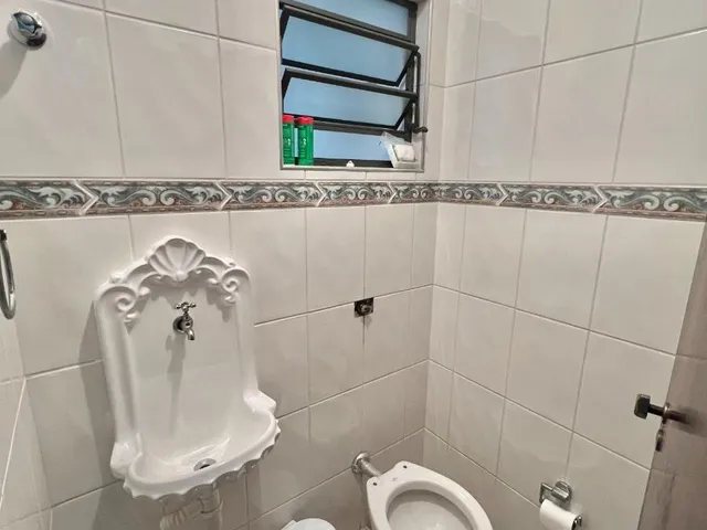 Imagem 4: Sobrado 200 m2 na Vila Gilda, Santo André Excelente localização em rua larga. A 450