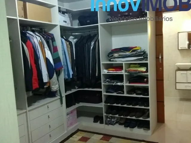 Imagem 5: Sobrado de 300 m² de construção, sendo 3 quartos sendo 1 suite e ? closet , sala de