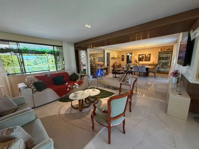Imagem: A casa em condomínio possui 5 Dormitórios, 5 Suítes, 7