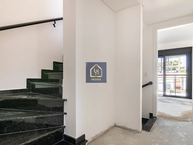 Imagem 3: Sobrado de Alto Padrão com 3 Quartos - 1 Suite. São 143M² Privativos por R$ 890.000 no Bairro Barreirinha em Curitiba/Pr