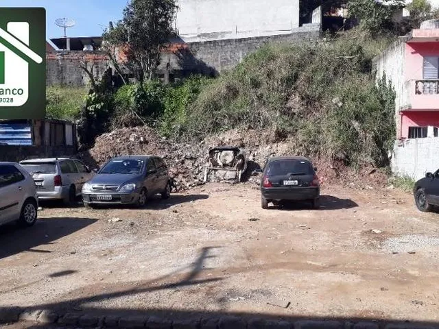 Imagem 1: Descrição do terreno : O terreno possui de Área total 360 m². Nas fotos acima há um