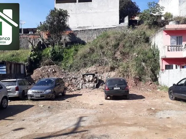 Imagem 3: Descrição do terreno : O terreno possui de Área total 360 m². Nas fotos acima há um