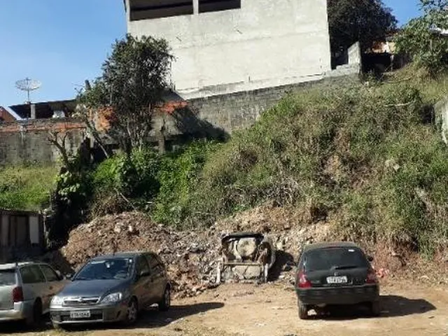 Imagem 6: Descrição do terreno : O terreno possui de Área total 360 m². Nas fotos acima há um