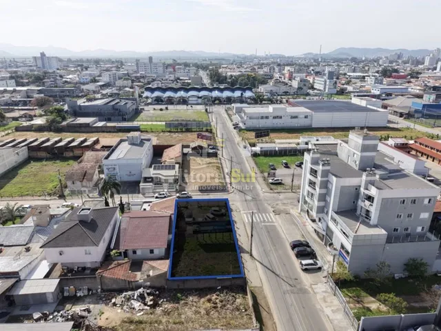 Imagem: Terreno À Venda com 420 M² no Humaitá