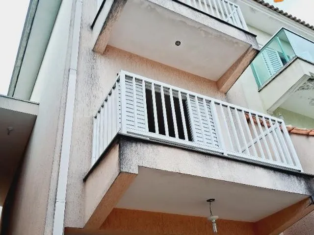 Imagem: A casa possui 3 Dormitórios, 1 Suíte, 3 Banheiros, 4