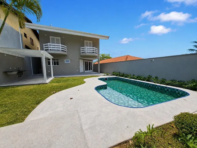Imagem: Casa em Condomínio Reformada com 4 Suítes