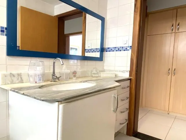 Imagem 12: Um apartamento que te acolhe sem igual. Totalmente reformado e vendido 100