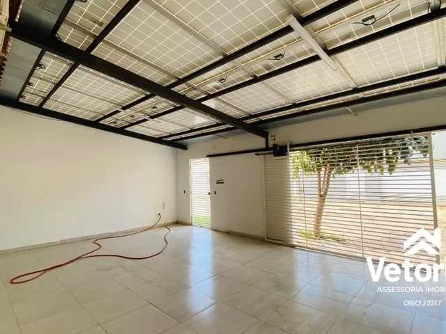 Imagem 8: Localizada em um bairro tranquilo e seguro, esta casa conta com 2 quartos amplos, sendo 1