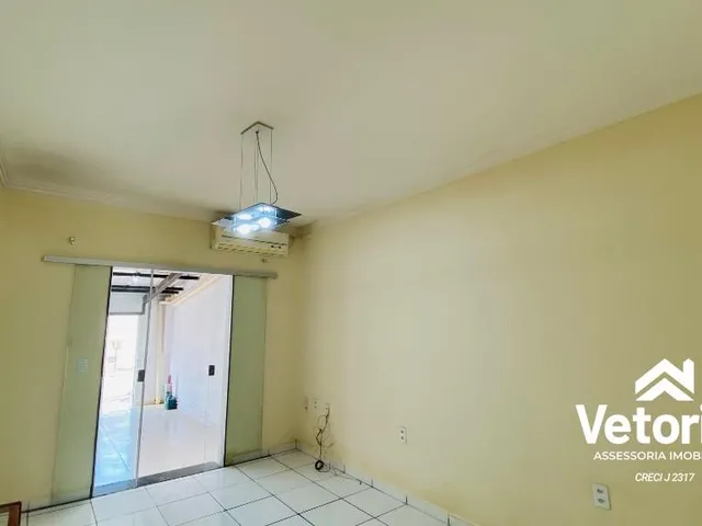 Imagem 11: Localizada em um bairro tranquilo e seguro, esta casa conta com 2 quartos amplos, sendo 1