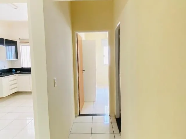 Imagem 6: Localizada em um bairro tranquilo e seguro, esta casa conta com 2 quartos amplos, sendo 1