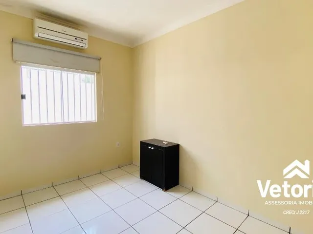 Imagem 9: Localizada em um bairro tranquilo e seguro, esta casa conta com 2 quartos amplos, sendo 1