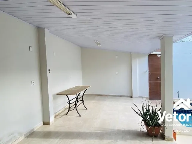 Imagem 16: Localizada em um bairro tranquilo e seguro, esta casa conta com 2 quartos amplos, sendo 1